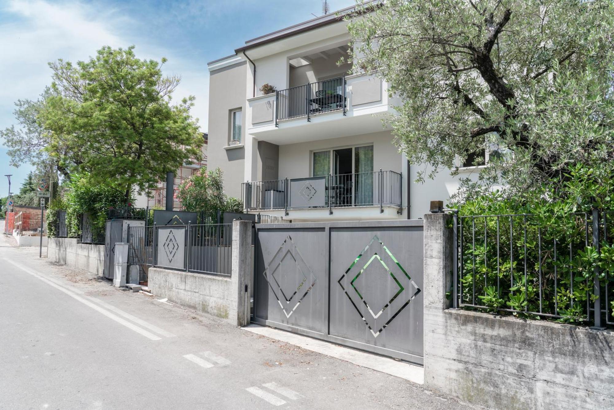 Matteotti Apartments Desenzano del Garda Exterior photo